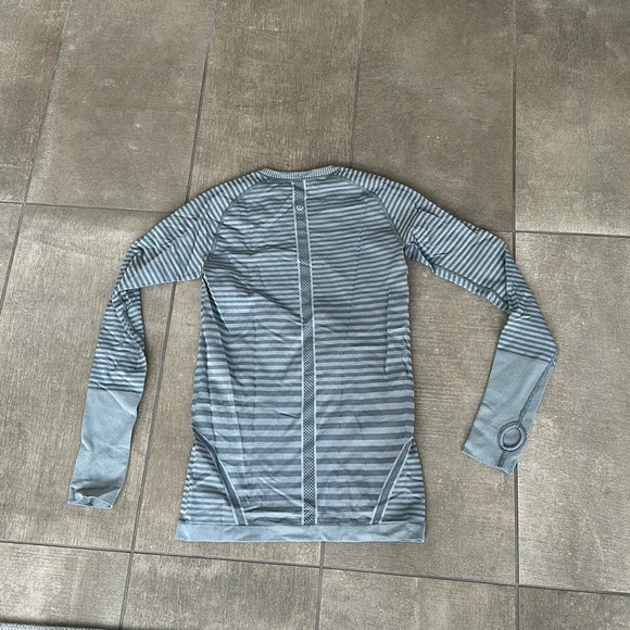 Lululemon Swiftly gray long sleeve EUC - Picture 2 of 3